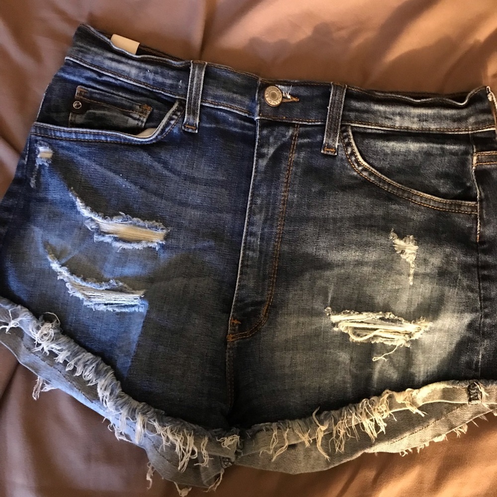 Buckle high waisted destroyed denim shorts